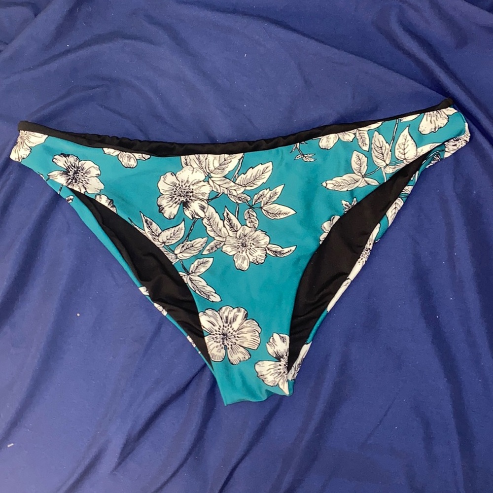 Tillys full coverage bathing suit bottoms!